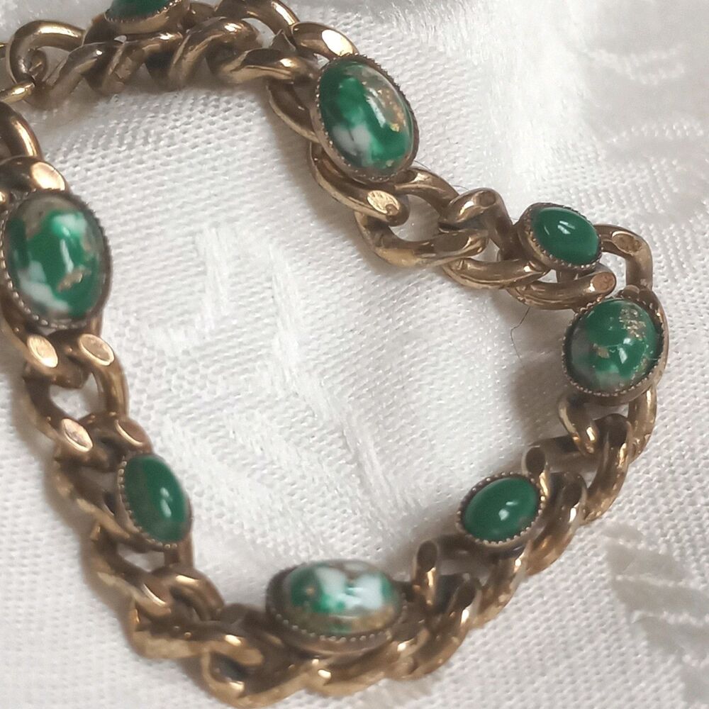 Vintage Peking Speckled cabochon Glass dogtooth bezel Gold chainlink 7" Bracelet